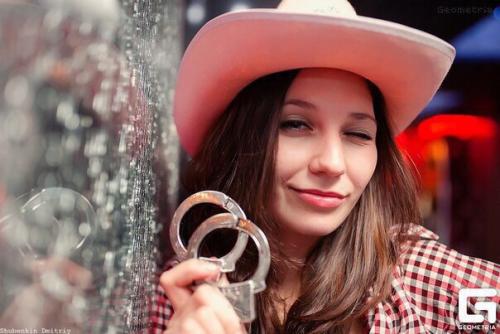 15 февраля мы приглашаем вас окунуться в мир роскоши, соблазна, элегантности. 04