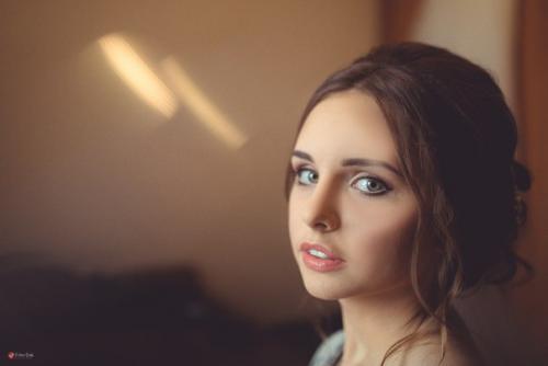 Дорогие девушки!  Предлагаю услуги стилиста - визажиста. 03