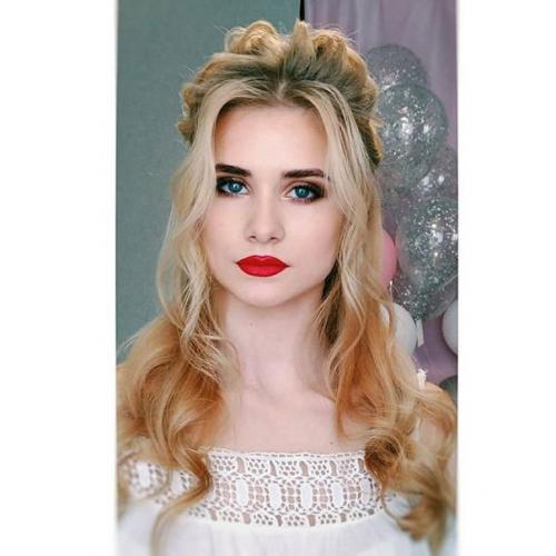 Рафаелка?  Лента в волосах - стильный аксессуар по версии Bazaar. 03