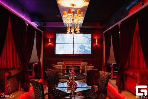 15 февраля мы приглашаем вас окунуться в мир роскоши, соблазна, элегантности. 01