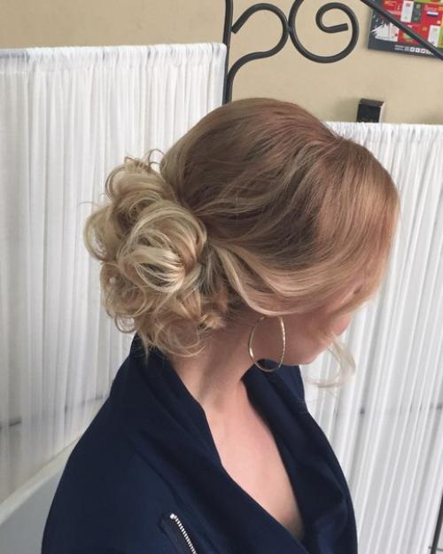 Девушки, записывайтесь на причёску и макияж к свадьбе, выпускному вечеру или к любому другому мероприятию. 02