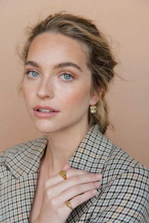 Добрый день!  Мы ищем визажиста и мастера по волосам на съемку 1 мая на условиях TFP (расходники. 02