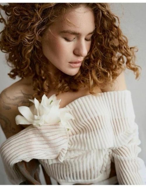 Выборг.  13 и 14 апреля есть места на подобную фотосессию в базовых женственных образах, стиль 'небрежная элегантность'. 05