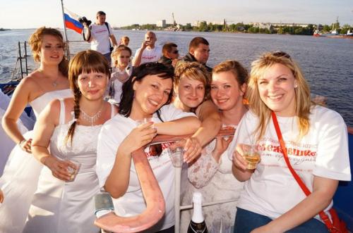 Каждое воскресенье вечером с 18 до 20 вы будете худеть к лету, смеяться в весёлой компании и радоваться жизни. 04