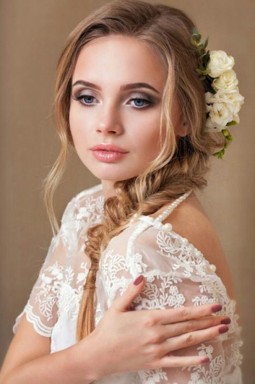 Живые цветы восхитительны в свадебной прическе? 02