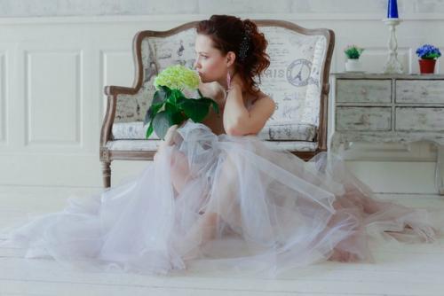 Наступила долгожданная весна, а вместе с ней период нежных и чувственных фотосессий. 02