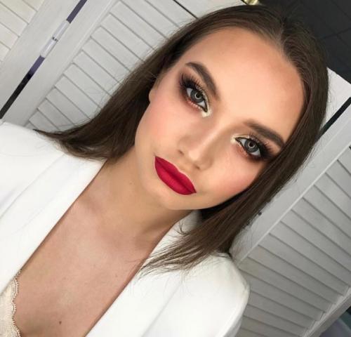 Спец предложение?  Макияж + прическа = 1800 рублей. 04