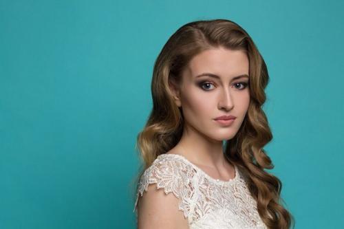 Визажист и стилист ищут моделей для отработки макияжа и причёсок. 01