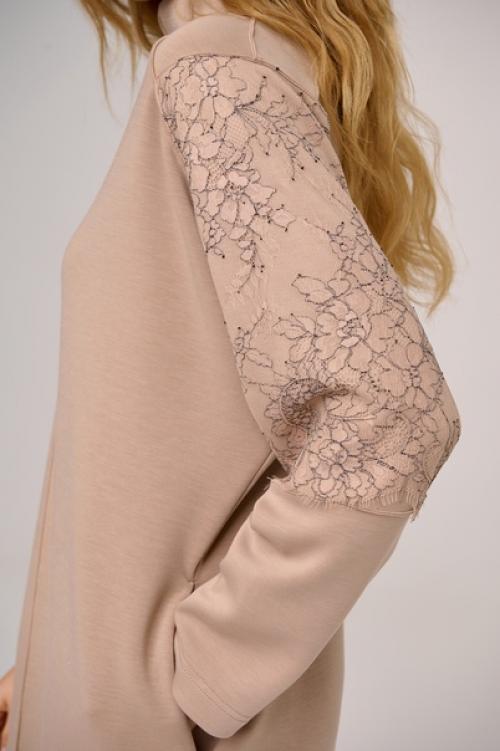 Бежевое платье олицетворяет собой женственность, сдержанность и внутреннее достоинство. 02