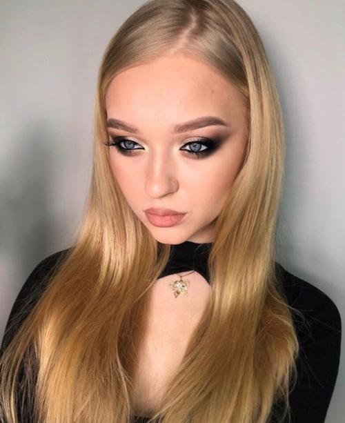 Спец предложение?  Макияж + прическа = 1800 рублей. 05