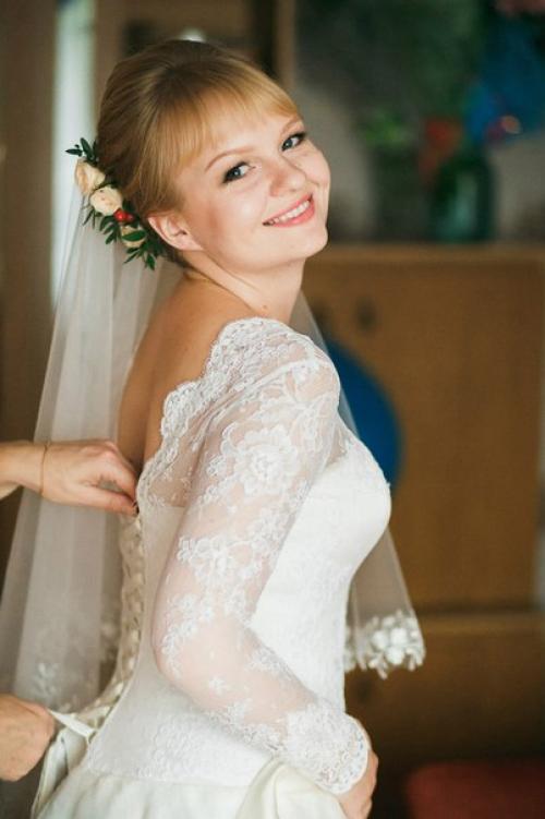 Живые цветы восхитительны в свадебной прическе? 03