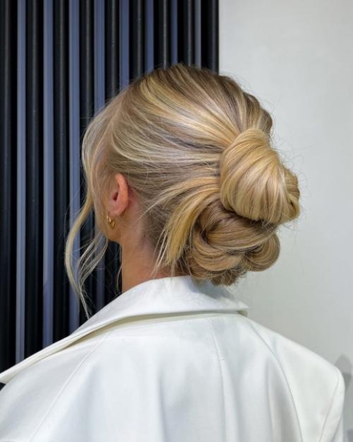 Мы встречаем уикенд роскошным образом от нашей команды стилистов. 01