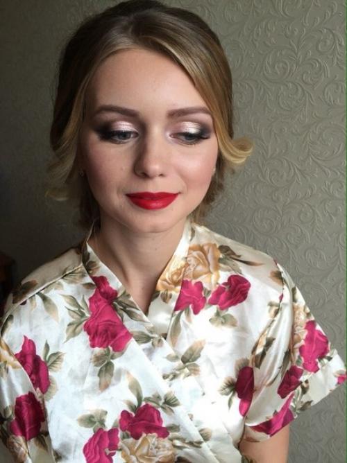 Визажист?  Стилист по причёскам. 02