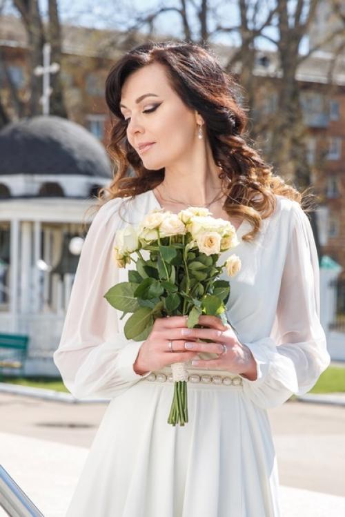 Наши специалисты создадут вам красивый образ на свадьбу и таинство венчания. 07