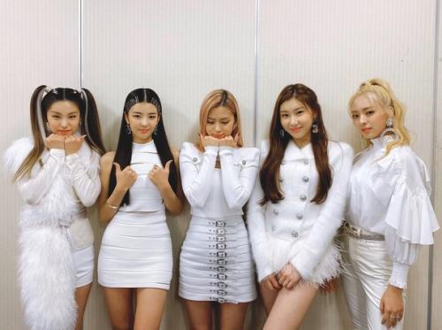 020421: нетизены говорят, что Дженни из Blackpink сделала эту прическу популярной в Kpop. 05 020421: нетизены говорят, что Дженни из Blackpink сделала эту прическу популярной в Kpop. 05