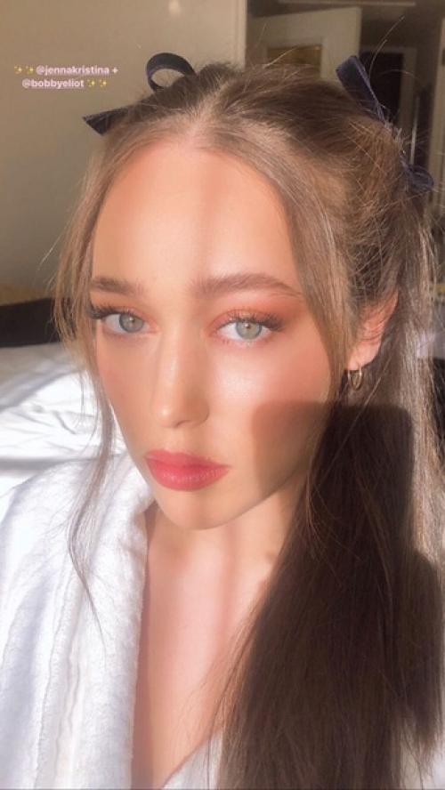 Ещё одно чуть запоздалое фото было выложено Алисией в ее инстаграм - историю. 02