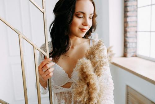 Милые девушки?  , Судовольствием подчеркну вашу красоту в важный для вас день? 01