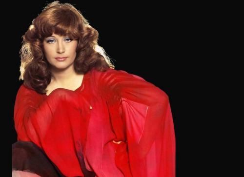 Смелая хулиганка vs икона стиля: какой была Алла Пугачева в разные годы. 01 Смелая хулиганка vs икона стиля: какой была Алла Пугачева в разные годы. 01