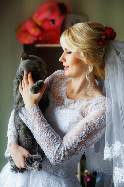 Живые цветы восхитительны в свадебной прическе? 07