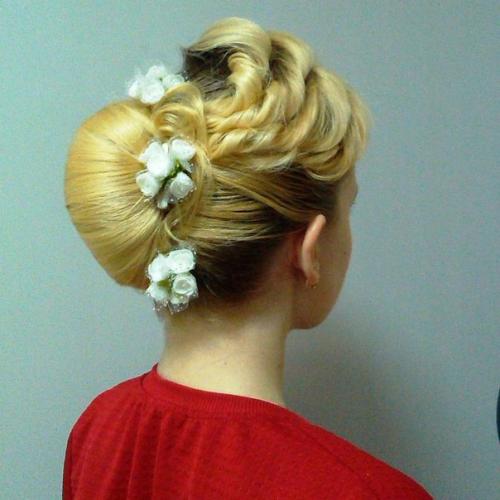 Девочки!  Записывайтесь на прически к выпускному уже сейчас? 02