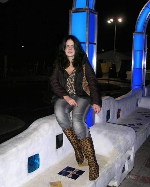 Мода нулевых - это уникальный и яркий период в истории стиля, который оставил неизгладимый след в мире моды. 06