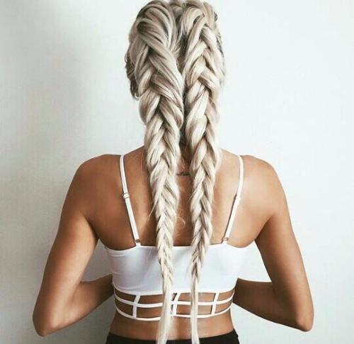 Девушка блондинка или русая требуется. 01