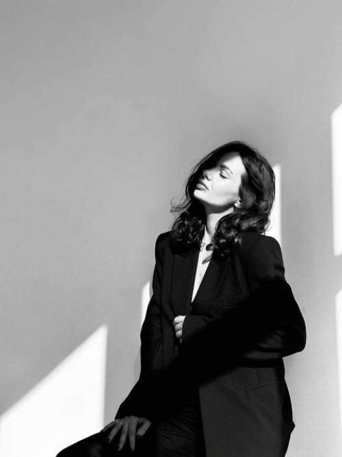 Выборг.  13 и 14 апреля есть места на подобную фотосессию в базовых женственных образах, стиль 'небрежная элегантность'. 03