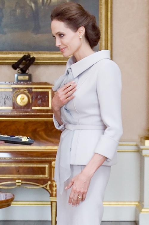 Под копирку: этот наряд Кейт миддлтон подсмотрела у Анджелины Джоли. 01 Под копирку: этот наряд Кейт миддлтон подсмотрела у Анджелины Джоли. 01