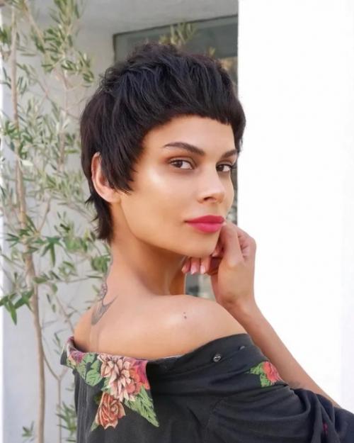 Прическа Горячей Мамочки: 7 вариантов самой стильной короткой стрижки сезона. 06