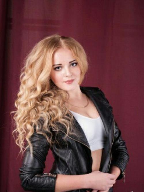 Модель на макияж и прическу любой сложности ищу. 03