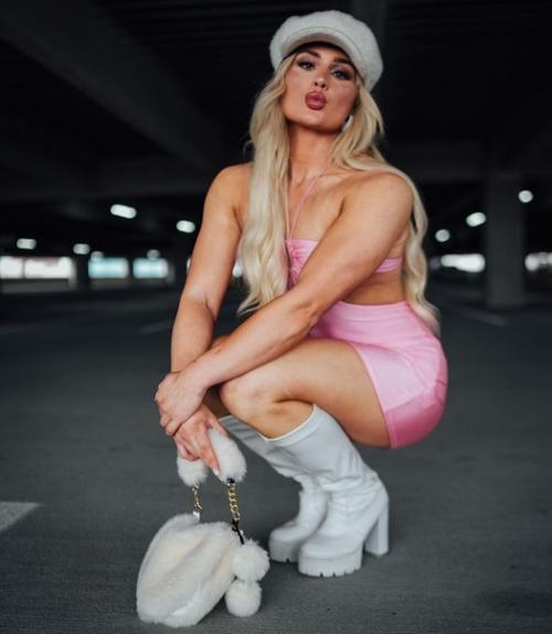 - Тиффани страттон считала себя Барби ещё до прихода в WWE: 04