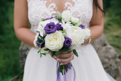 Я вспомнила, что задолжала пост о том, как я подбирала букеты к образам невесты! 08