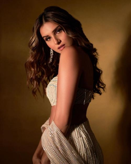 Образ тары для вечеринки по случаю 50-летия карана Джохара. 02