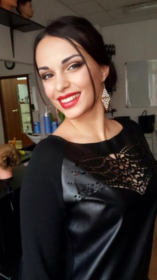 Дорогие девушки!  Нужны модели для отработки техники накручивания объемных локонов, а также создание вечерней прически и макияжа. 09