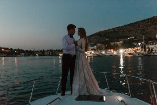 Часто встаёт вопрос: стоит ли делать фотосъемку прогулки в отдельный день от самой свадьбе? 08