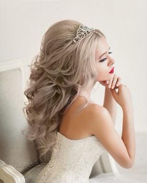 Выбор прически на свадьбу зависит от многих нюансов, но здесь можно выделить основные моменты. 08