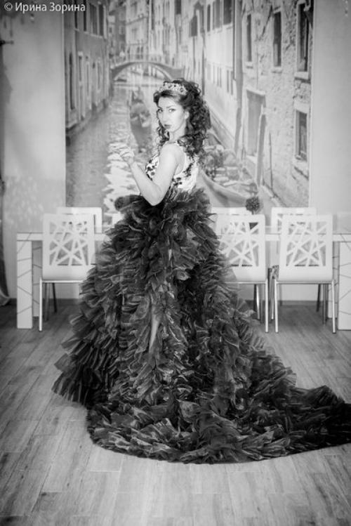 Девушки, успейте сделать фотосессию в шикарных платьях. 04