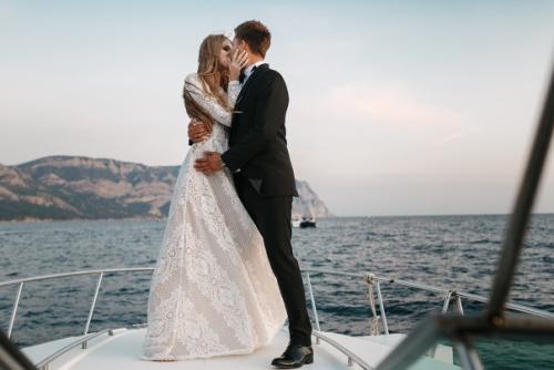 Часто встаёт вопрос: стоит ли делать фотосъемку прогулки в отдельный день от самой свадьбе? 03