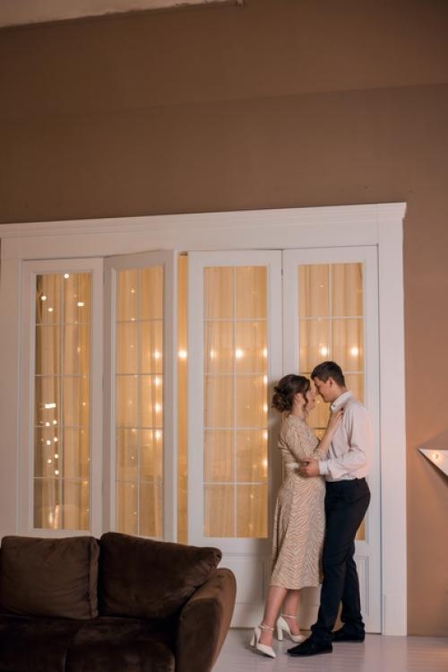 Стилизация съёмки.   Подобрала образы для молодой пары, привезла на съёмку платья и аксессуары для Вики. 01