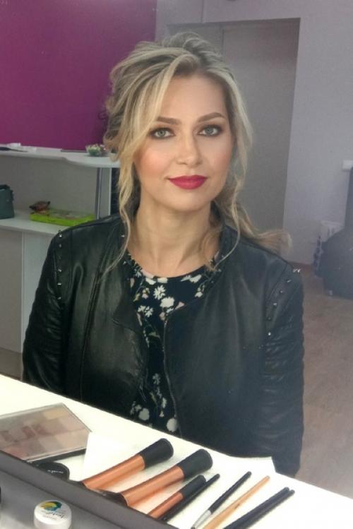 Гренки сырные.  Ингредиенты:  Батон вчерашний Сыр твердый 50 гр. Яйцо 3 шт Сметана 3 ст. л. 02