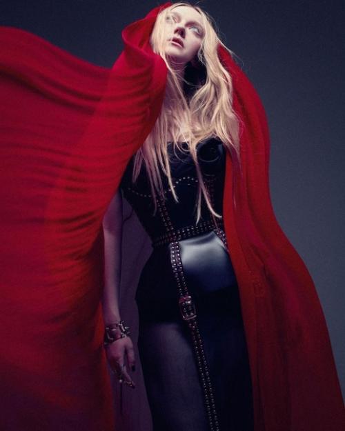 Сделать эффектные кадры можно на любом чистом фоне, добавьте изюминки за счет интересных образов и реквизита. 03