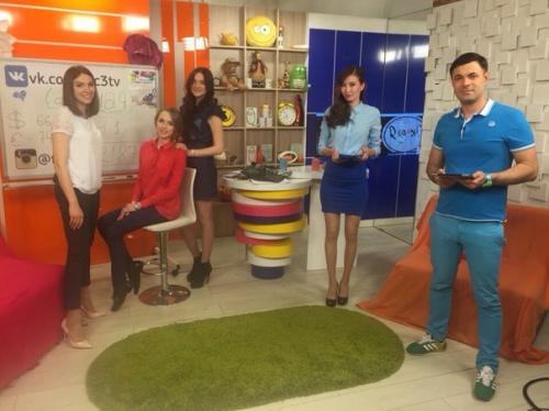 Сегодня в прямом эфире мы провели мастер-класс по макияжу и прическе. 01