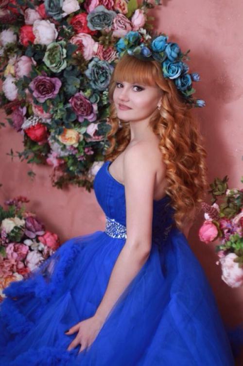 Дорогие девушки!  Нужны модели для отработки техники накручивания объемных локонов, а также создание вечерней прически и макияжа. 01