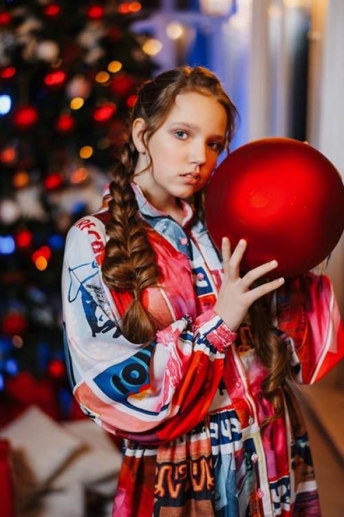 Вот уже многие годы объемные косы остаются одной из самых универсальных причёсок. 04 Вот уже многие годы объемные косы остаются одной из самых универсальных причёсок. 04