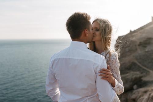 Часто встаёт вопрос: стоит ли делать фотосъемку прогулки в отдельный день от самой свадьбе? 01