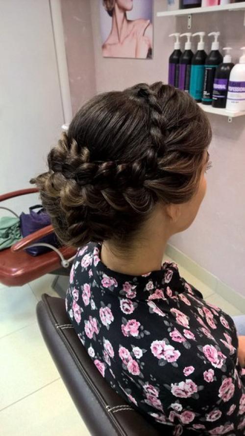 Модель на макияж и прическу любой сложности ищу. 01