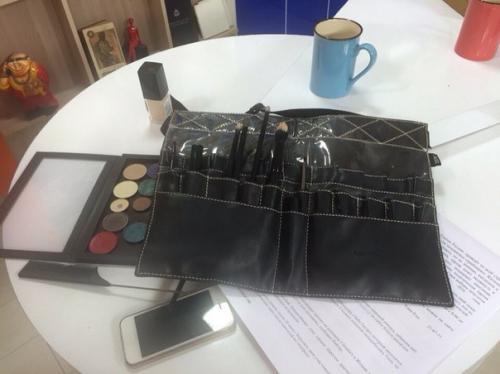 Сегодня в прямом эфире мы провели мастер-класс по макияжу и прическе. 02