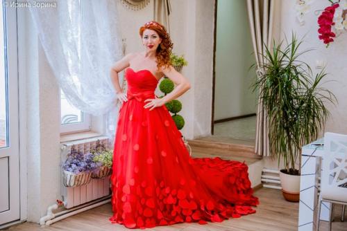 Девушки, успейте сделать фотосессию в шикарных платьях. 06