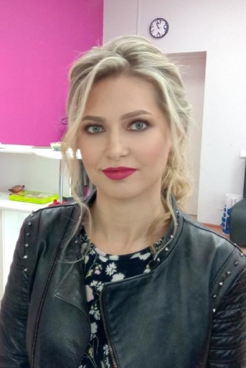 Гренки сырные.  Ингредиенты:  Батон вчерашний Сыр твердый 50 гр. Яйцо 3 шт Сметана 3 ст. л. 01