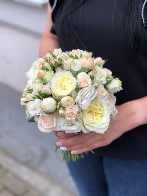 Я вспомнила, что задолжала пост о том, как я подбирала букеты к образам невесты! 06